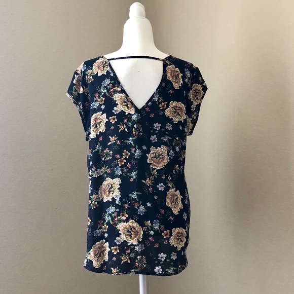 Halogen Double V-neck Top Navy Floral NWT - Picture 6 of 7